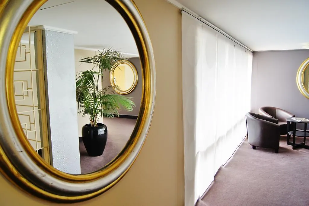 Quality Hotel Tiffins On The Park 阿德莱德 4*,